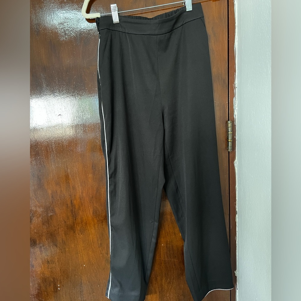 Black pants, never worn, size S
